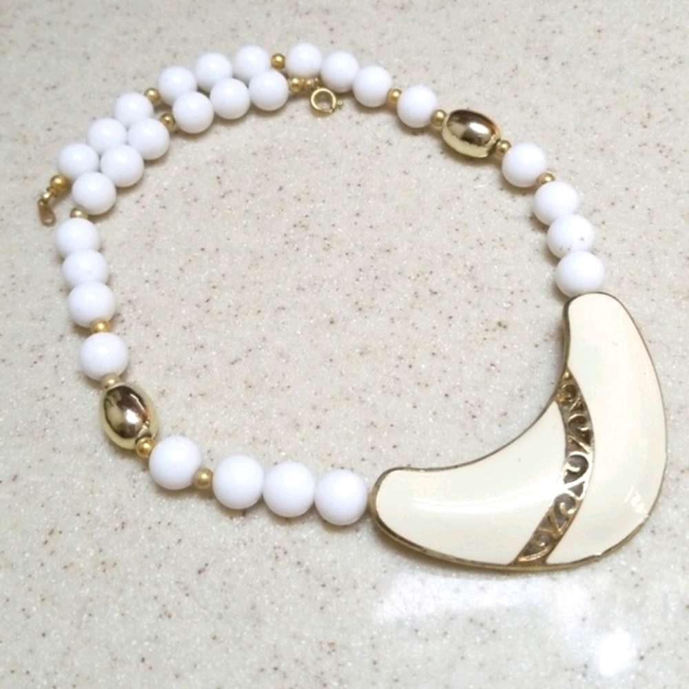 Vintage Mid Century Beaded Pendant Necklace Gold Tone - Picture 7 of 8